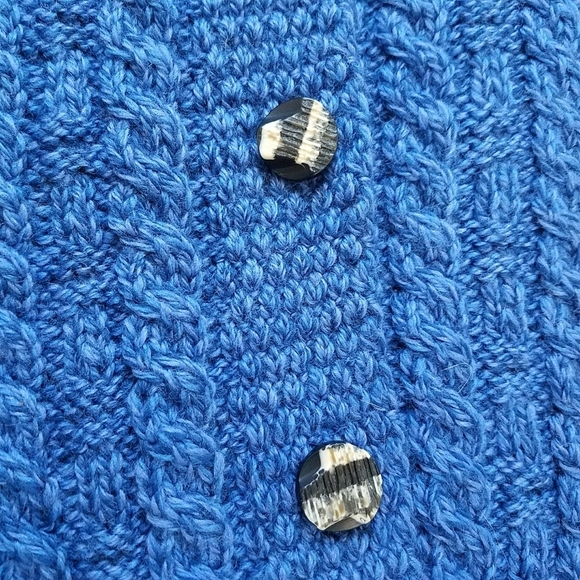 Carraig Donn Vintage Merino Wool Cardigan - Picture 5 of 8